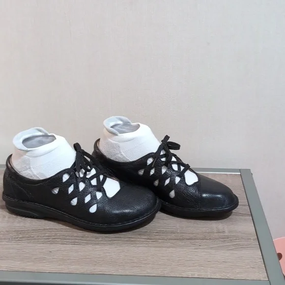 Clif Black Leather Lace Up Flats with Decorative Cutouts EU 36 - Picture 2 of 7